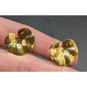 Crown Trifari Gold Tone Heart Shaped Lilly Pad Leaf Clip On Earrings Vintage